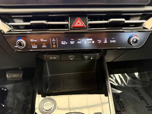 Used 2025 Kia Niro Wind FWD image 35