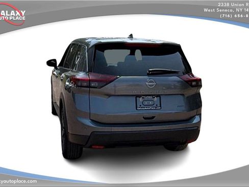 Used 2025 Nissan Rogue SV AWD/4WD image 7