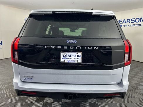 New 2026 Ford Expedition Active image 5