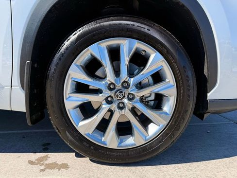 Used 2024 Toyota Highlander Limited image 36