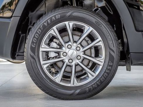 Used 2019 Jeep Cherokee Latitude Plus FWD image 14