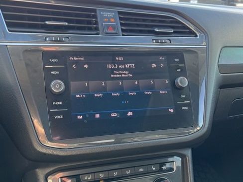 Used 2018 Volkswagen Tiguan SEL Premium image 35