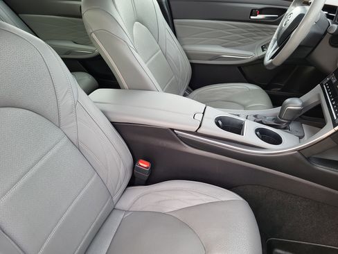 Used 2019 Toyota Avalon Limited image 14