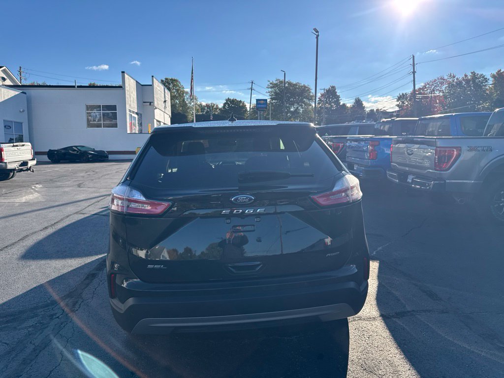 Used 2024 Ford Edge SEL w/ Convenience Package AWD/4WD image 6