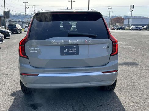 Certified 2025 Volvo XC90 B6 Plus image 4