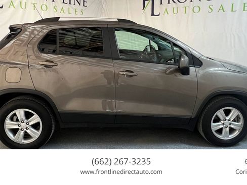 Used 2022 Chevrolet Trax LT w/ LT Convenience Package image 8