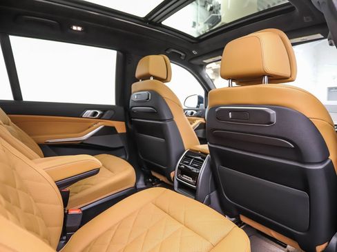 Used 2025 BMW X7 xDrive40i w/ Executive Package image 28