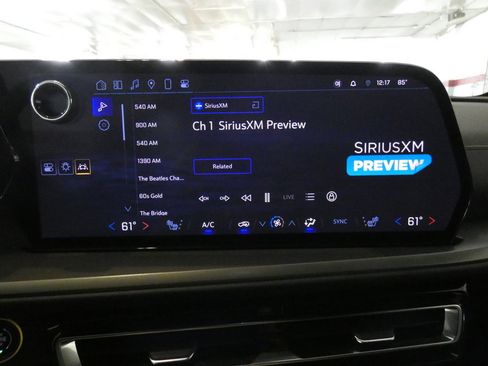 Used 2025 Chevrolet Traverse LT image 12