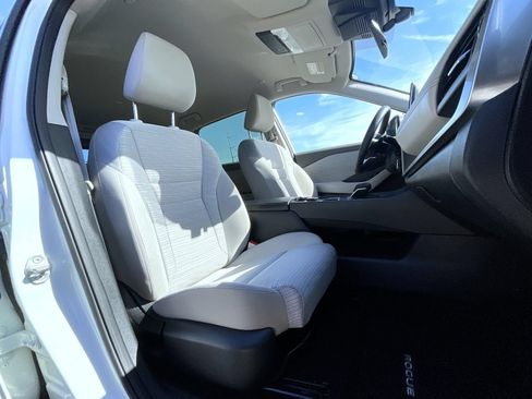 Used 2023 Nissan Rogue SV AWD/4WD image 16