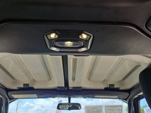 Used 2021 Jeep Wrangler Unlimited Rubicon AWD/4WD image 35