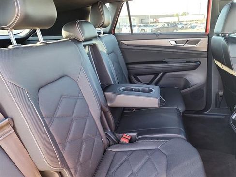 Certified 2024 Volkswagen Atlas Cross Sport SE w/ Panoramic Sunroof Package image 17