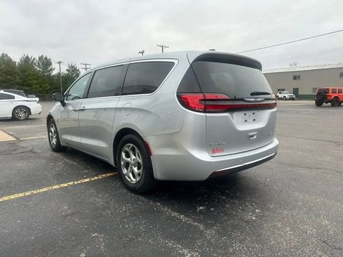 Used 2024 Chrysler Pacifica Limited FWD image 4