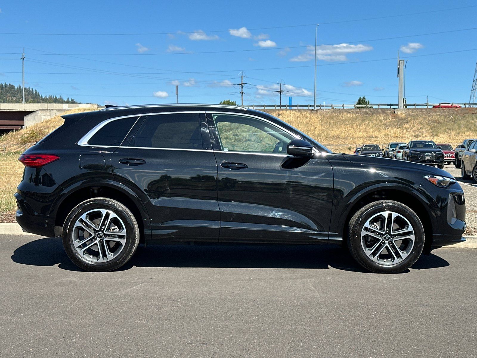 Used 2025 Audi Q5 Premium w/ Convenience Package AWD/4WD image 2