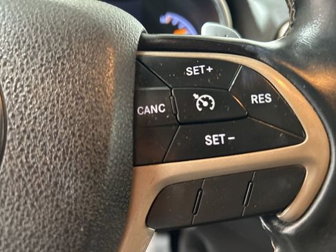 Used 2017 Jeep Grand Cherokee Limited image 26