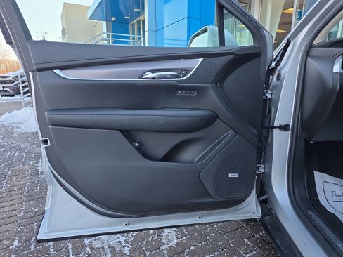 Used 2018 Cadillac XT5 Luxury w/ Driver Awareness Package image 13