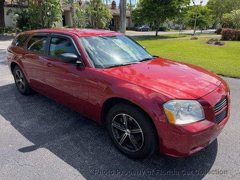 Used 2005 Dodge Magnum SE RWD image 2