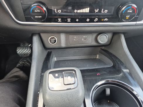 Used 2023 Nissan Rogue SV image 28