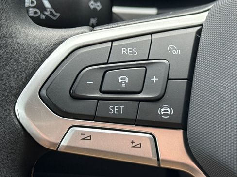 Certified 2022 Volkswagen Atlas Cross Sport SE image 31