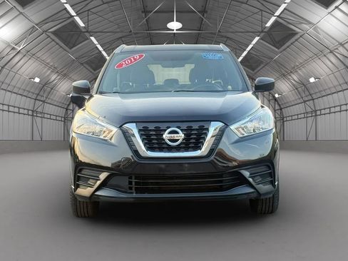Used 2019 Nissan Kicks S FWD image 2