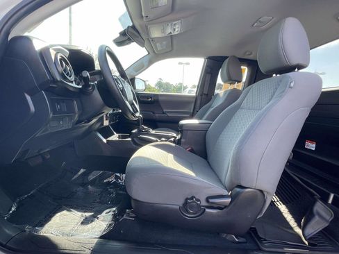 Used 2022 Toyota Tacoma SR RWD image 13