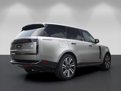 Used 2023 Land Rover Range Rover SV AWD/4WD image 3