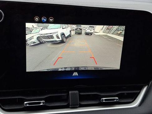 Used 2025 Chevrolet Equinox LT FWD image 12