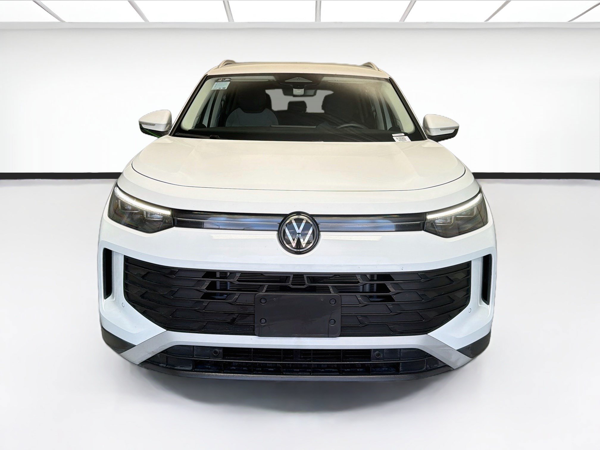 Used 2025 Volkswagen Tiguan S FWD image 2