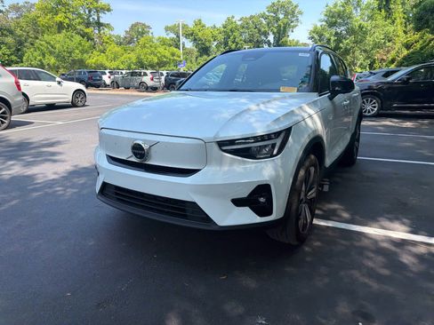 Used 2023 Volvo XC40 Recharge Plus w/ Protection Package Premier AWD/4WD image 6