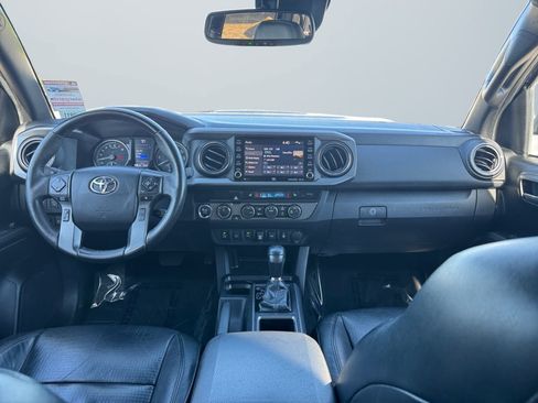 Used 2021 Toyota Tacoma TRD Sport w/ TRD Premium Sport Package AWD/4WD image 10