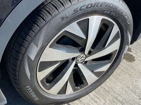 Certified 2024 Volkswagen ID.4 Standard image 18