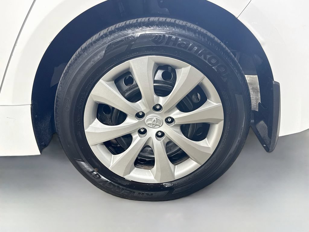 Used 2025 Toyota Corolla LE FWD image 9