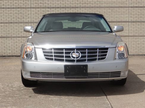 Used 2007 Cadillac DTS Luxury I w/ Sun And Sound Package image 3