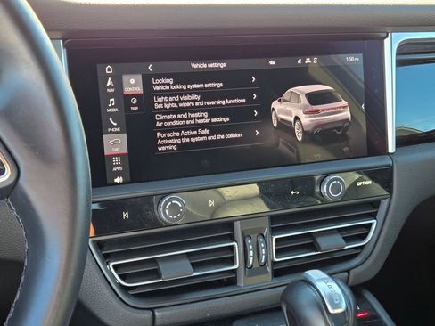 Used 2024 Porsche Macan w/ Premium Plus Package image 18