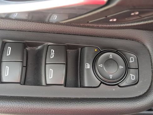 Used 2024 GMC Terrain SLT FWD image 12