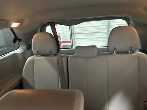 Used 2015 Toyota Sienna XLE image 17