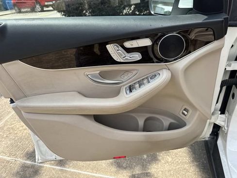 Used 2022 Mercedes-Benz GLC 300 image 23