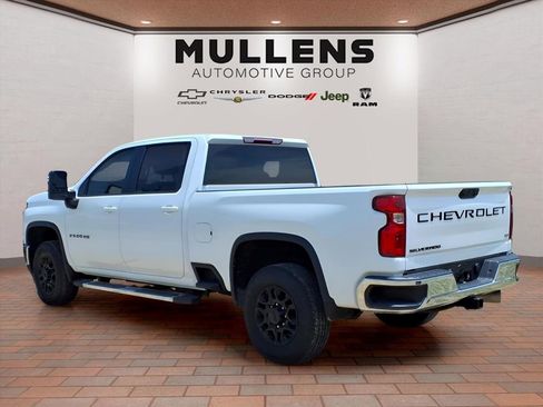 Used 2025 Chevrolet Silverado 2500 LT AWD/4WD image 4