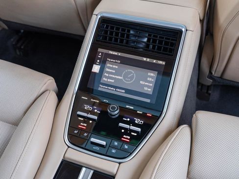 Used 2018 Porsche Panamera 4S image 32