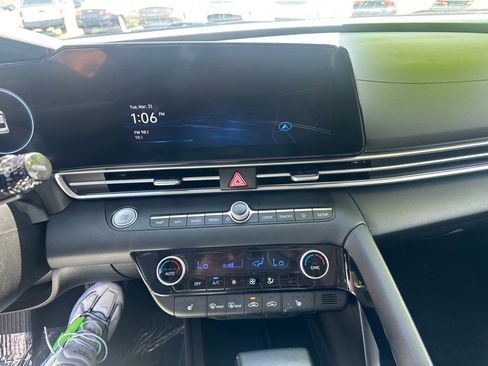 Used 2025 Hyundai Elantra SEL FWD image 15