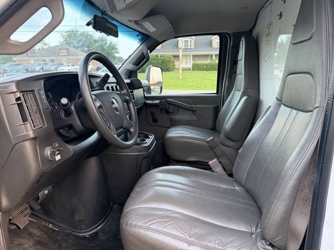 Used 2018 GMC Savana 3500 Extended w/ Driver Convenience Package RWD image 15