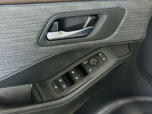 Used 2023 Nissan Rogue SV FWD image 24