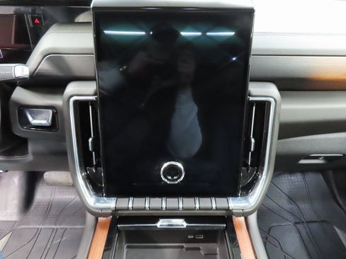 Used 2025 GMC Yukon Denali image 14