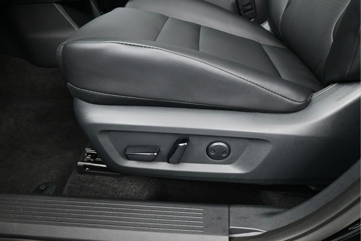 Certified 2026 Nissan Rogue Dark Armor FWD image 10