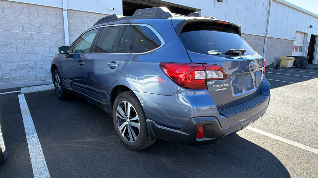 Used 2018 Subaru Outback 2.5i Limited AWD/4WD image 3