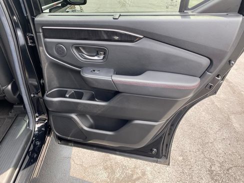 Used 2025 Honda Pilot Black Edition image 47