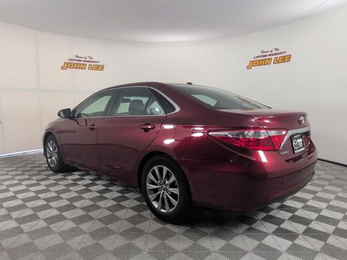 Used 2017 Toyota Camry XLE w/ Moonroof Package FWD image 3