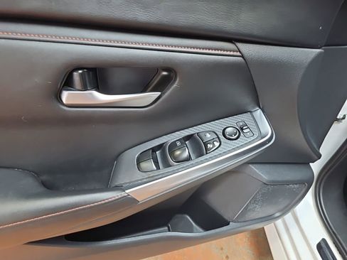 Used 2024 Nissan Sentra SR FWD image 22