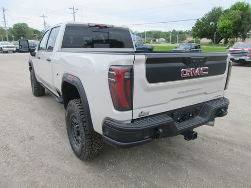 New 2026 GMC Sierra 2500 AT4X w/ AT4X AEV Edition AWD/4WD image 9