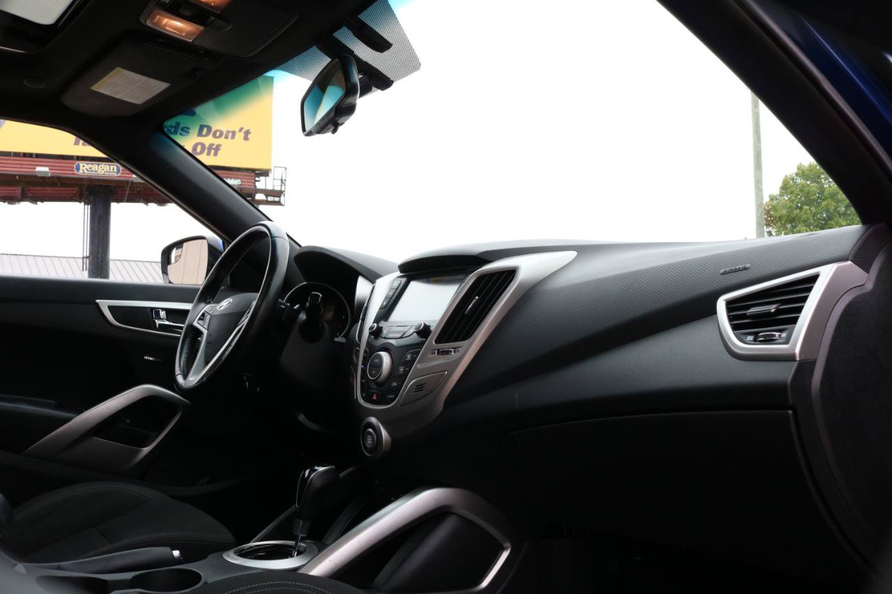 Used 2017 Hyundai Veloster Value Edition FWD image 38