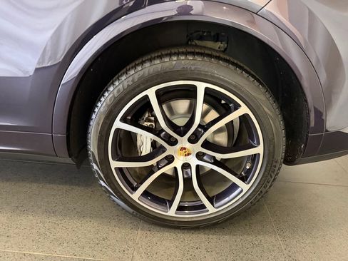 Certified 2019 Porsche Cayenne Turbo AWD/4WD image 11
